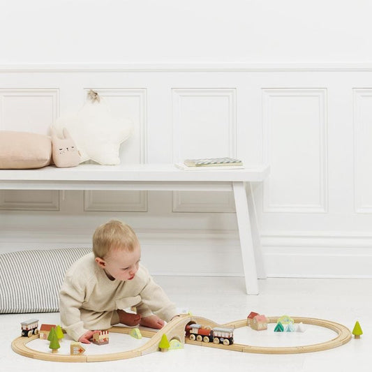 Figure 8 Wooden Train Set - 40 Pieces