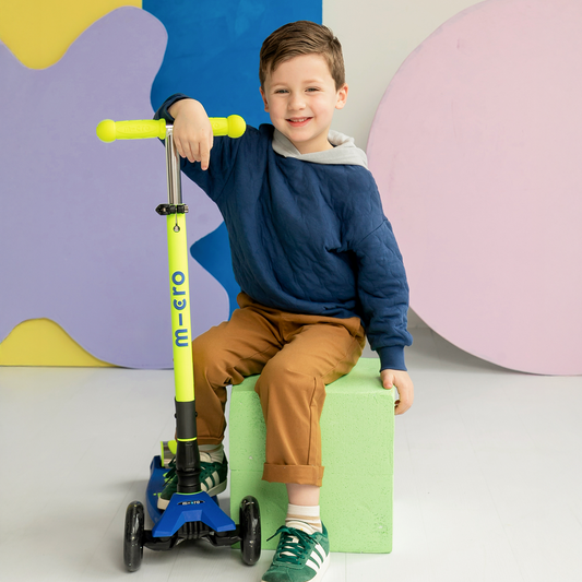 Maxi Deluxe Foldable LED Scooter - Neon Canary Yellow