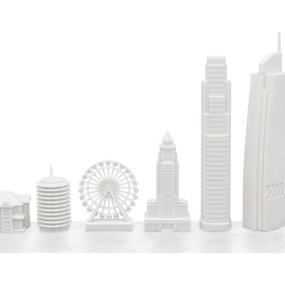 New York Versus Los Angeles Acrylic Chess Set with Black and White Wood Hatch Board