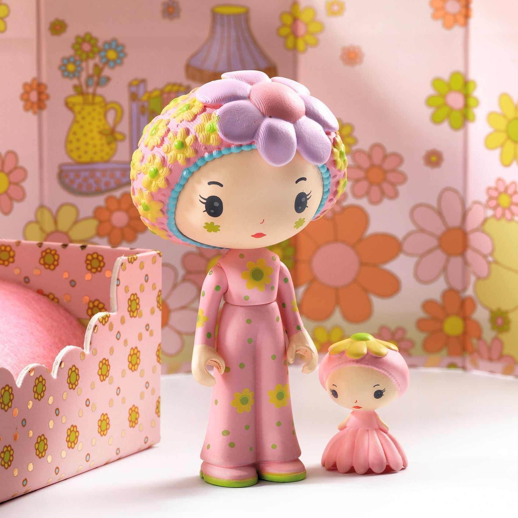 Tinyly Rose Tinyroom with Figurines