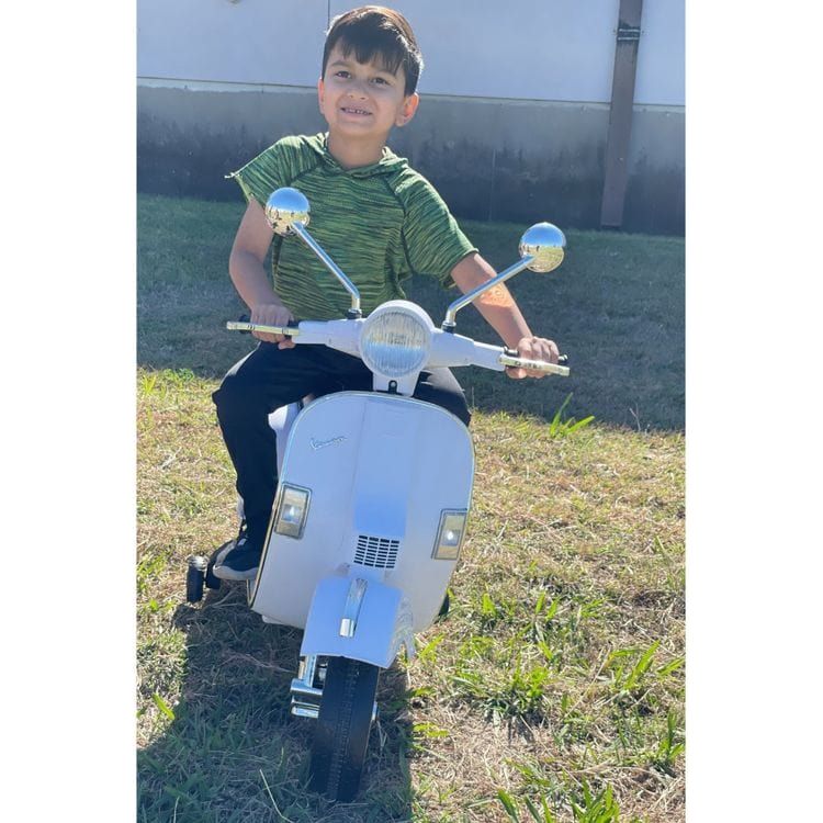 Vespa Scooter 12V White